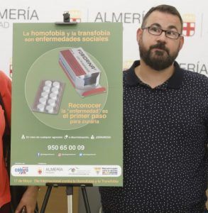 Colega-presenta-campaña-homofobia